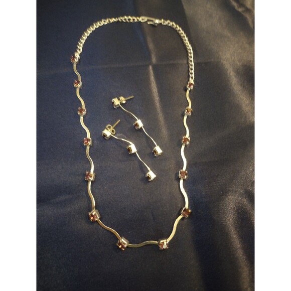 Silver tone choker necklace with magenta zirconia and matching earrings - Picture 1 of 6